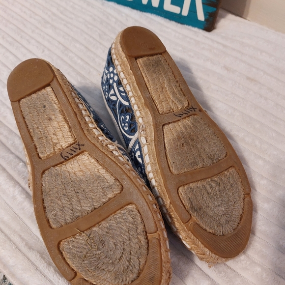 Lucia Lace Espadrilles - Picture 3 of 3